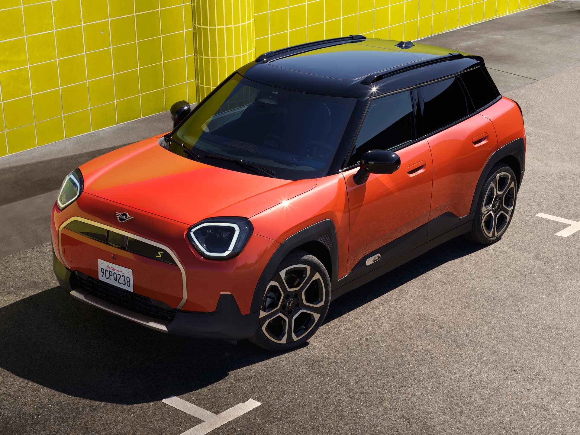 Повністю електричний MINI Aceman - досвід водіння - асистент паркування